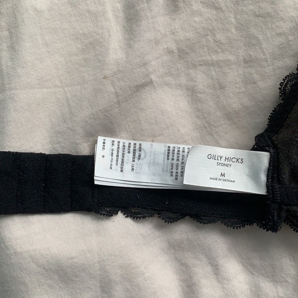 Lacey black bra - Picture 3 of 3